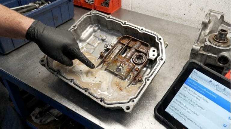 Agua dentro de la transmisión