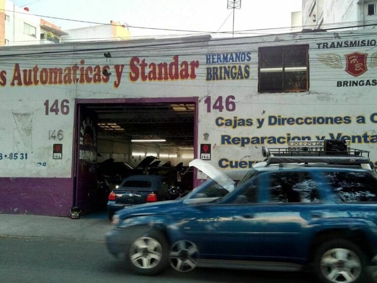 transmisión automática golpea al frenar